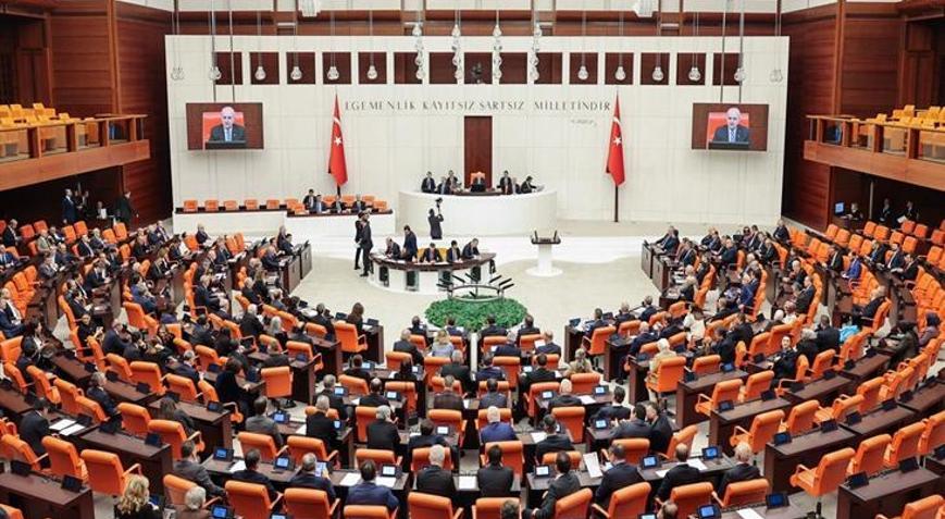 Mecliste doğum izni ve sanal medya düzenlemesi teklifinin 3 maddesi daha kabul edildi