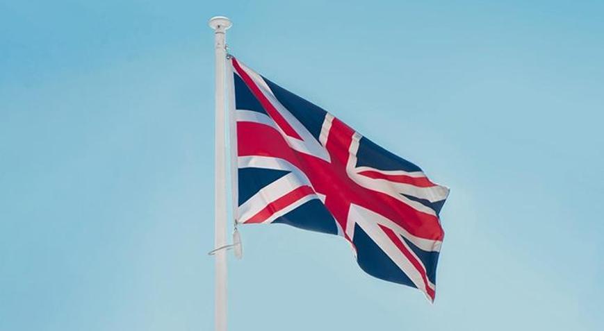 İngiltere beklentilerin üzerinde büyüdü