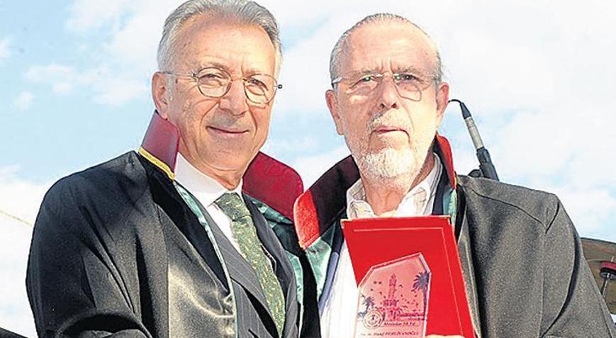 Hanif Pehlivanoğlu’na Baro’dan şeref plaketi