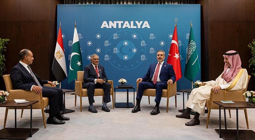 Antalyada Türkiye-Mısır-Pakistan-Suudi Arabistan Dışişleri Bakanları 3. Toplantısı
