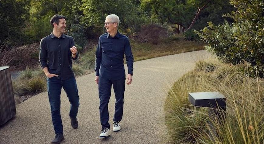 Appleda bir dönem sona erdi: Tim Cook, CEO koltuğunu John Ternus’a devretti