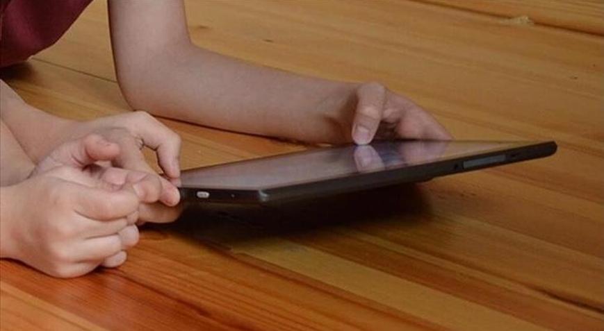 Çocuklar yaş doğrulama sistemlerini aşmanın yolunu buluyor
