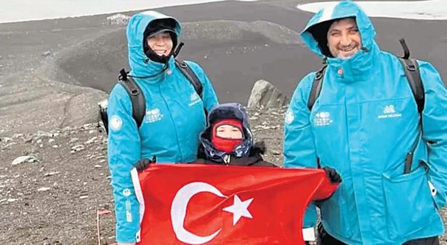 Güney Kutbu’nda Türk bayrağı açtı