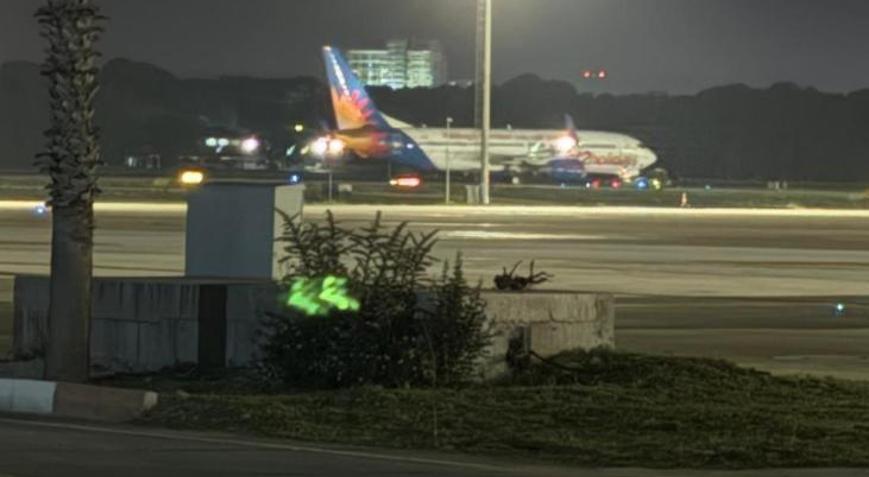 Antalya Havalimanı’nda hareketli dakikalar Pilot aniden kusmaya başlayınca uçak acil iniş yaptı