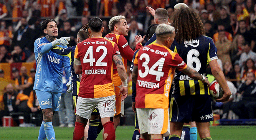 Fenerbahçeye derbide büyük şok Ederson kırmızı kart gördü, VAR monitörüne vurdu