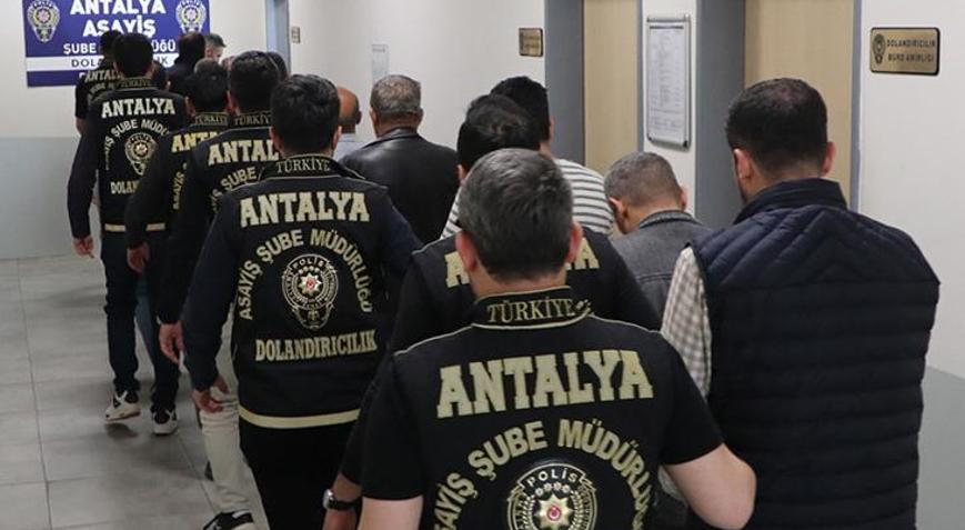 Yurt dışındaki vatandaşın 120 milyon lira değerindeki malını satacaklardı Tapuda suçüstü yakalandılar