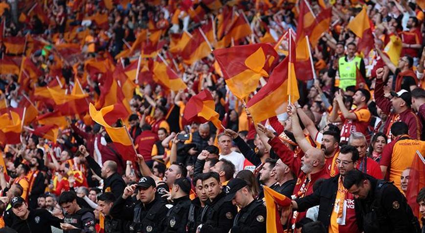 Galatasaraydan taraftara müjde RAMS Parkta antrenman