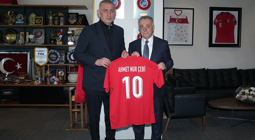 Beşiktaşın eski başkanı Ahmet Nur Çebiden, TFF Başkanı Hacıosmanoğluna ziyaret