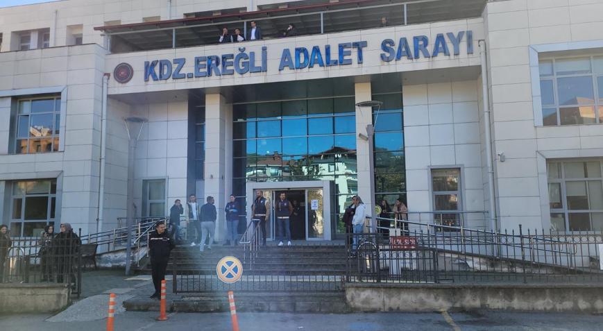 Ereğli’de adliyede şaşkına çeviren olay Tutuklama kararını duyan şüpheli camdan atladı: Ağır yaralı