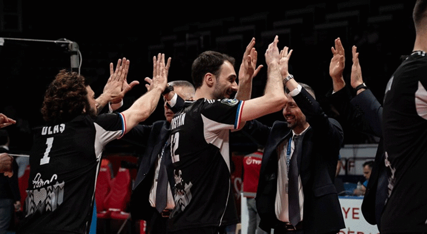 HalkbanK, Spor Totoyu karar setinde mağlup etti ve sezonu 3. tamamladı