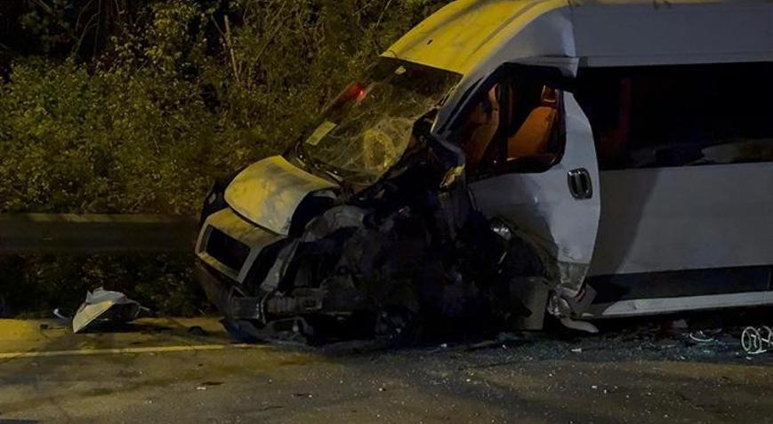 Beykoz’da servis minibüsü ile otomobil çarpıştı 1’i ağır 11 yaralı