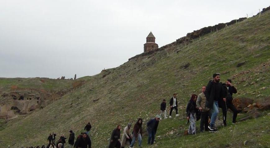 Bin bir kilise şehri Ani, ziyaretçi rekoruna koşuyor Gören Büyüleniyor