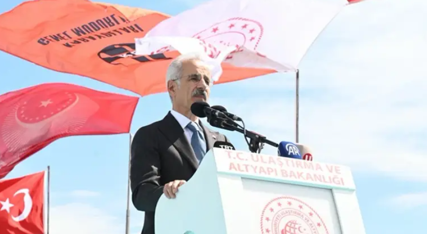 Bakan Uraloğlu açıkladı: Seyahat süresi 3 saat 40 dakikadan 1 saat 35 dakikaya düşücek