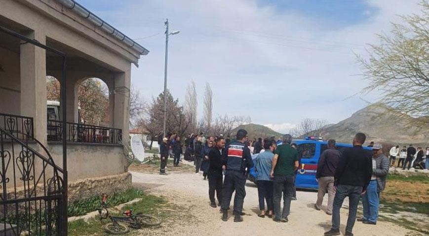 Kayseride korkunç olay 4 çocuk annesi eşini öldürüp aynı silahla intihar etti