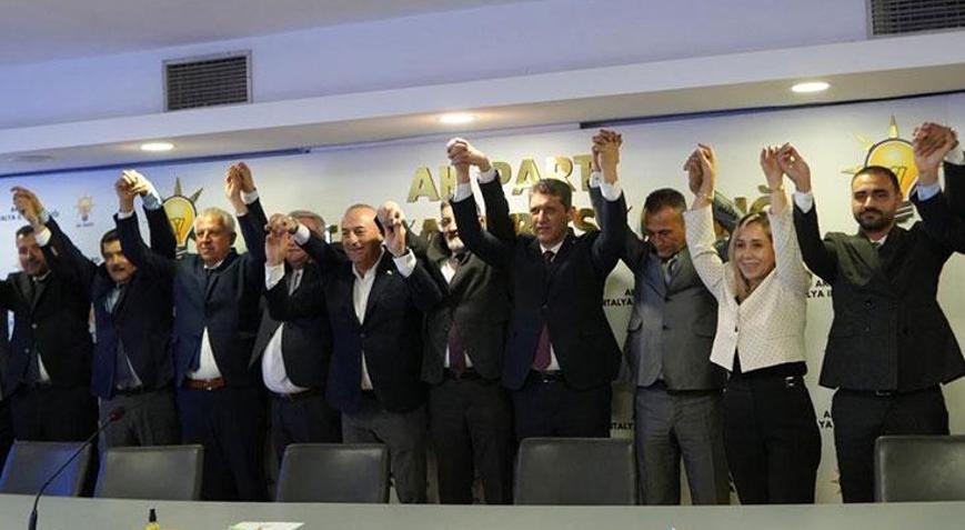 Antalyada siyasi dengeler değişti 5 meclis üyesi AK Parti saflarına katıldı