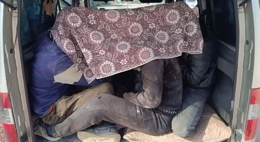 Hatay’da operasyon Örtü altında taşınan kaçak göçmenler yakalandı