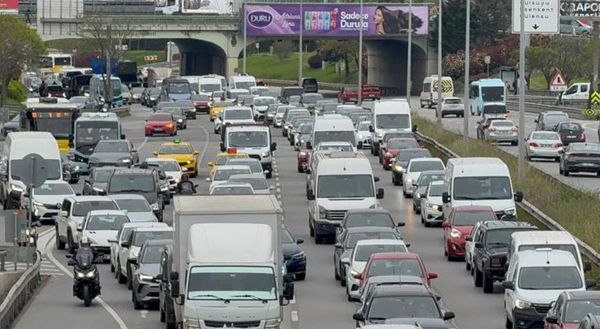 Haftanın ilk gününde İstanbul’da trafik kilitlendi Yoğunluk yüzde 80’e dayandı