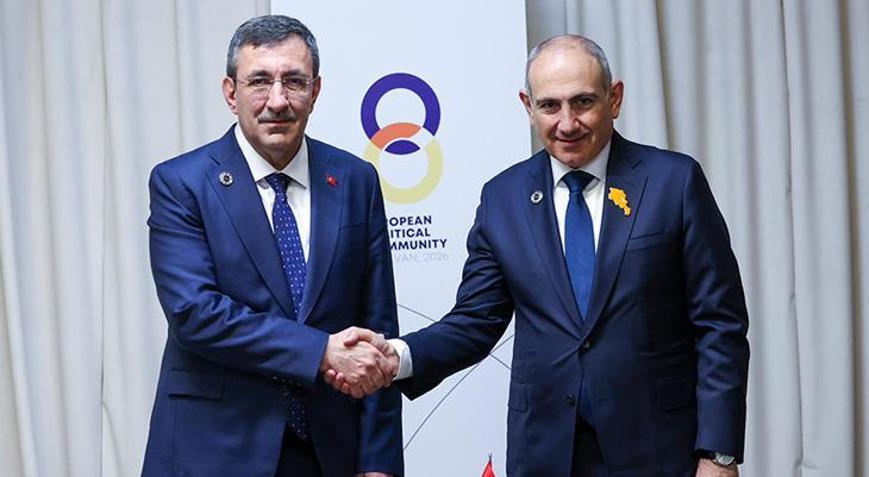 Cumhurbaşkanı Yardımcısı Yılmaz, Ermenistan Başbakanı Paşinyan ile bir araya geldi