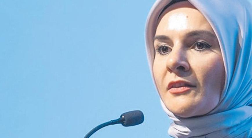 ‘Anneliğin anlamı esnetilmeye çalışılıyor’