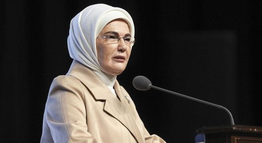 Emine Erdoğandan Dünya Ebeler Günü paylaşımı: Ellerine doğan hayatlar için emek veriyorlar