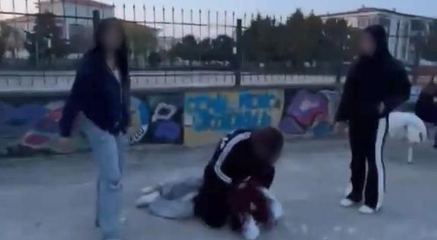 Samsunda akran zorbalığı: Darbedip kameraya çektiler