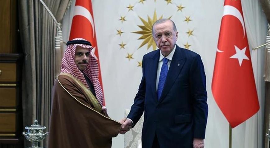 Cumhurbaşkanı Erdoğan, Suudi Dışişleri Bakanı bin Ferhanı Külliyede kabul etti