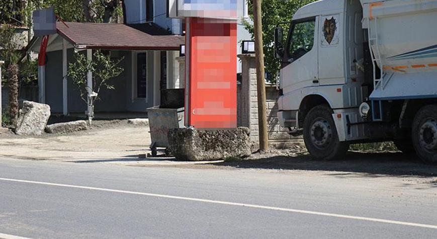 Sakaryada kahreden kaza Çöp kamyonu altında kalan kadın hayatını kaybetti