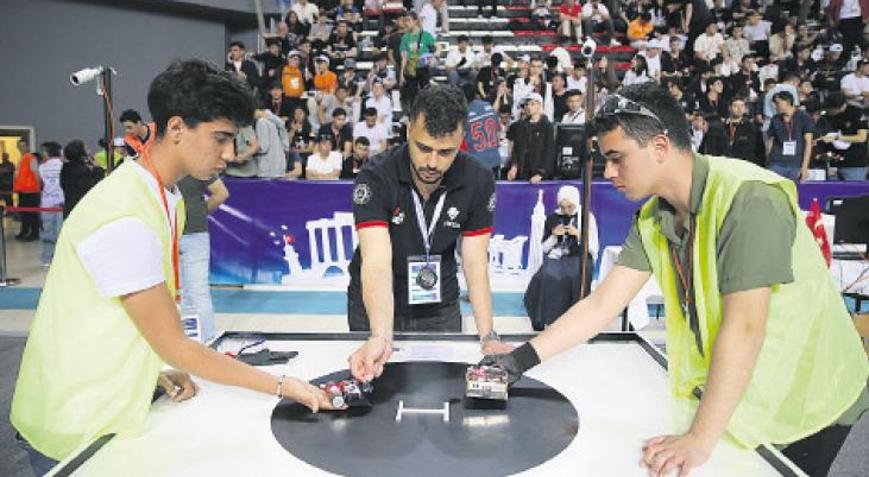 Robotlar Antalya’da yarışıyor