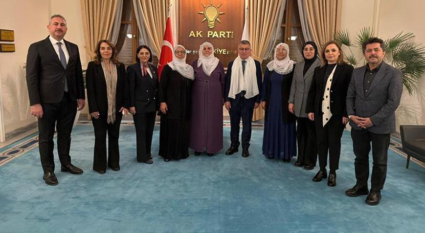 Barış Annelerinden AK Partiye ziyaret