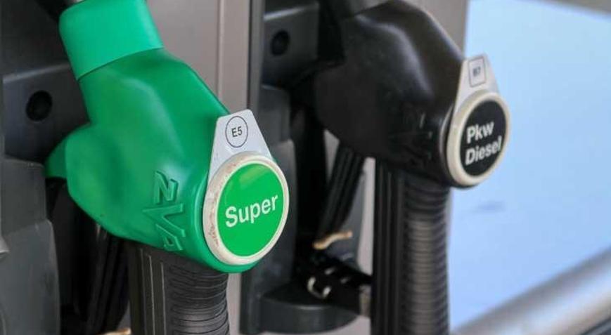 MOTORİNE BÜYÜK İNDİRİM POMPA FİYATLARINA YANSIDI Motorin Litre fiyatına kaç lira indirim yapıldı İstanbul-Ankara-İzmir güncel akaryakıt fiyatları...