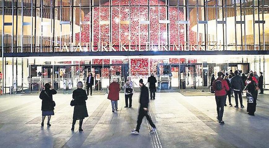 “İnsanlığın Yükü” sergisi AKM’de