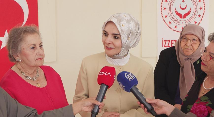 Bakan Göktaştan İstanbulda huzurevine Anneler Günü ziyareti
