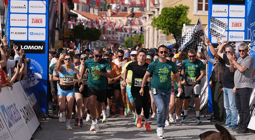 Çeşme Yarı Maratonu 5K gün batımı koşusuyla başladı
