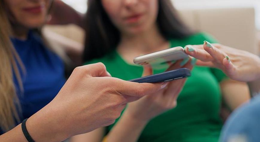 Fransada liselerdeki cep telefonu yasağı yeni eğitim döneminde başlıyor