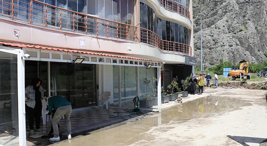 Amasyada Yeşilırmak taştı, evleri ve tarım alanlarını su bastı