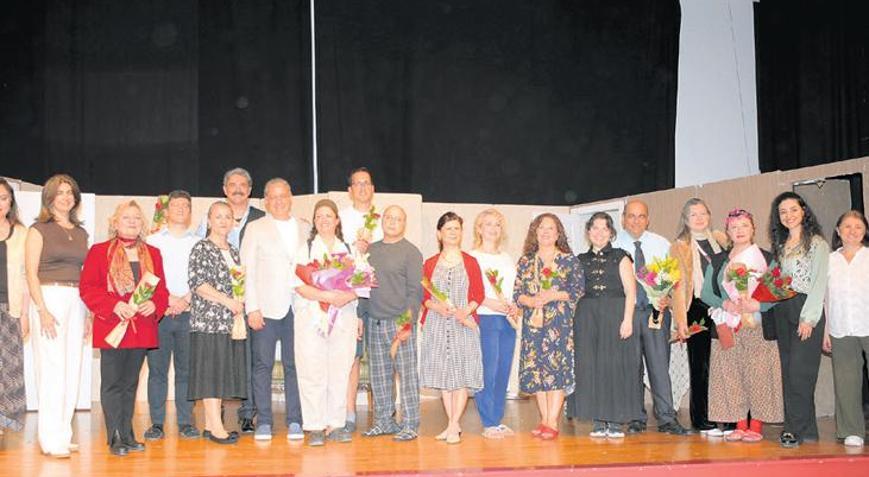 İzmirli diş hekimleri sahnede devleşti