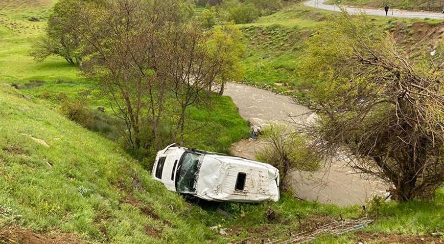 Bitliste kontrolden çıkan minibüs şarampole devrildi Çok sayıda yaralı var
