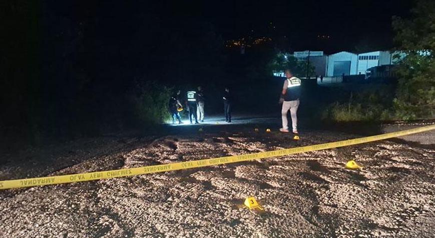 Sakaryada sokak ortasında silahlı çatışma Kurşunlar havada uçuştu, bölgeye ekipler yağdı: Çok Sayıda yaralı var
