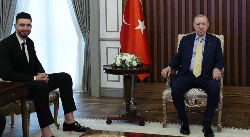 Cumhurbaşkanı Recep Tayyip Erdoğan, Milli basketbolcu Alperen Şengünü kabul etti
