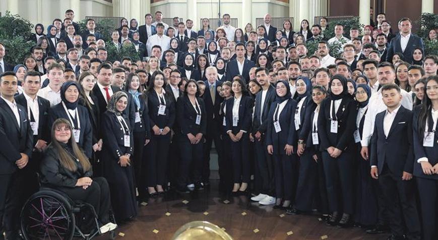 Cumhurbaşkanı Erdoğan, 19 Mayıs’ta gençlerle bir araya geldi: Sosyal medya en büyük sorun