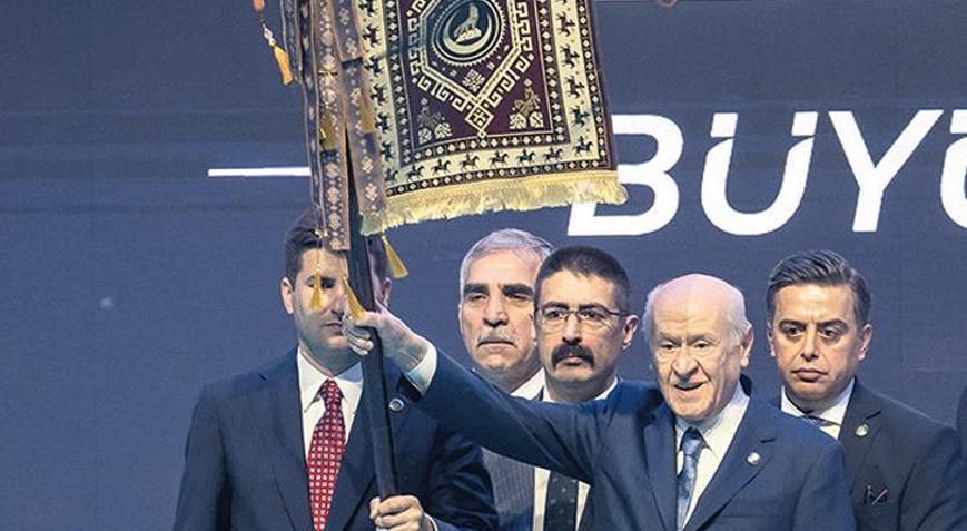 MHP Lideri Bahçeli “Türk Gençliği Büyük Kurultayı”na katıldı: ‘Korkmayacak, kaçmayacak, savrulmayacaksınız’