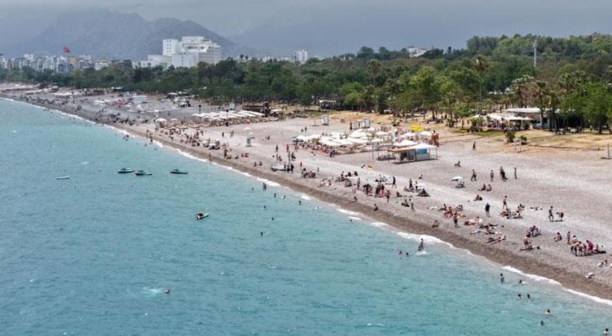 Antalyada turizm sezonu açıldı; plajda 1 günün maliyeti 1500 TL