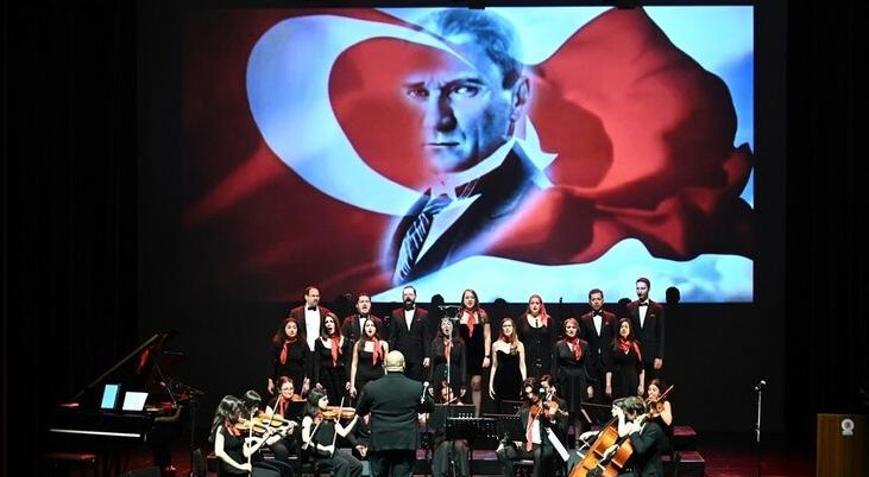 19 Mayıs şarkılarla taçlandı