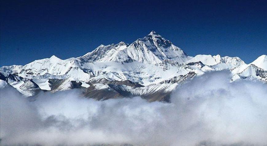 Dünyanın en yüksek dağı Everestte rekor kırıldı 2019dan beri bir ilk