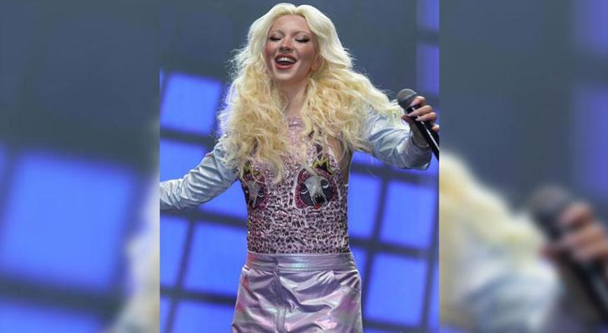 Ece Seçkinin 1.5 aylık inanılmaz değişimi Ankara konserindeki fit haliyle sosyal medyayı salladı