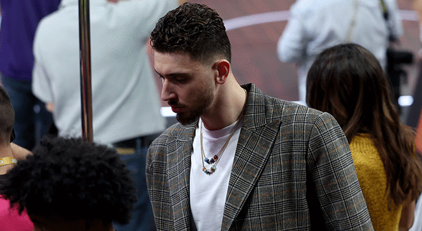 Final Four karşılaşması öncesi Alperen Şengüne tribünden su atıldı