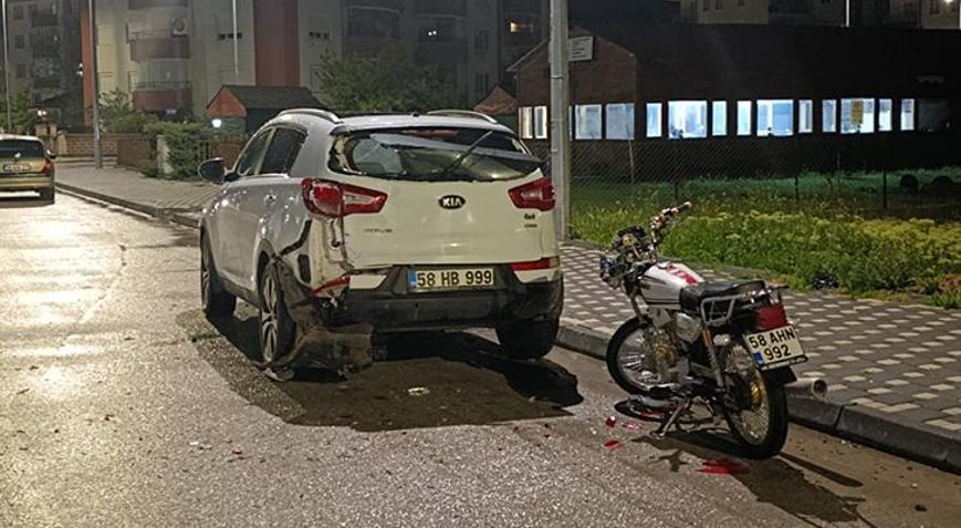 Yer: Sivas Park halindeki cipe çarpan motosikletin sürücüsü hayatını kaybetti