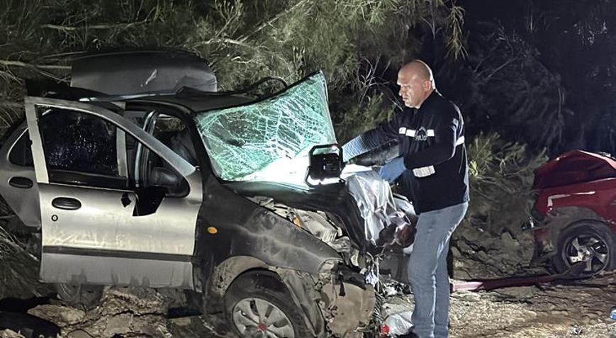 Adanada kahreden kaza Genç çift hayatını kaybetti, 4 yaşındaki çocukları yaralandı
