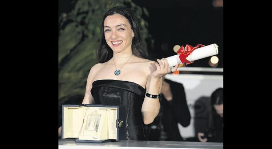 Merve Dizdar’a yeni ödül