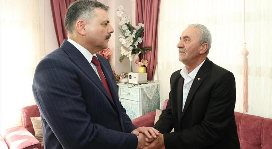 Bakan Çiftçi, Konyada şehit Ali Tekenin ailesine ziyarette bulundu
